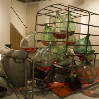 Clessidra, 2008, motocarro, damigiane, ferro, lamiera zincata, pompe a immersione, inchiostro, cm 400 x 195 x 196