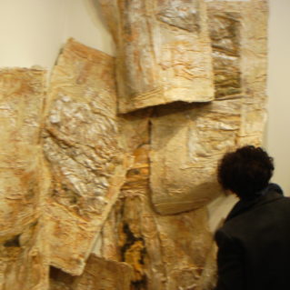 Dania Zanotto, Tappeti Quibla, 2008/2009, garza lattice, sabbia