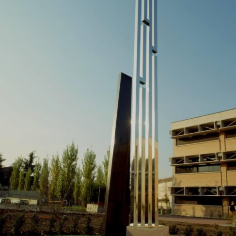 Iler Melioli, Monumento s G. Dossetti, 1997, cm 410x118x15