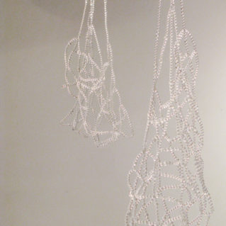 Cristina Treppo, 2010, perle di vetro, filo di ferro, dimensioni variabili