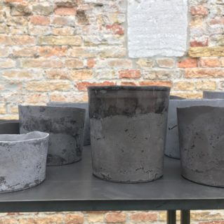 Cristina Treppo, 2019, resina-cemento, strutture di ferro, 113x306x44cm, opera permanente per Spazio Thetis, Venezia