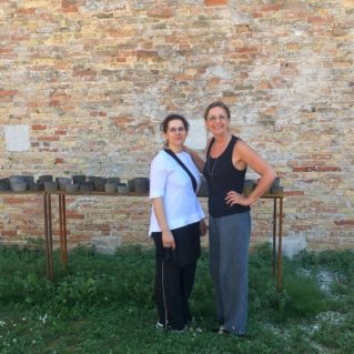 Cristina Treppo, artista, con Yvonne Pugliese, gallerista