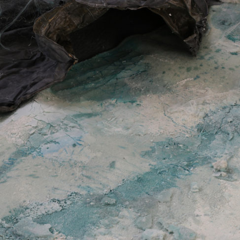 Dania Zanotto, My Earth/My Heart, elogio alle Terre dei Fuochi, Nord-Sud andata e ritorno, 2017, Installazione, feltro, pelle, lana, piombo, polvere di vetro, cera, silicone foto su plexiglass, dimensioni variabili.