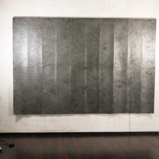 Cristina Treppo, allestimento delle carte catramate nell'appartamento di Carlo Scarpa a Vicenza