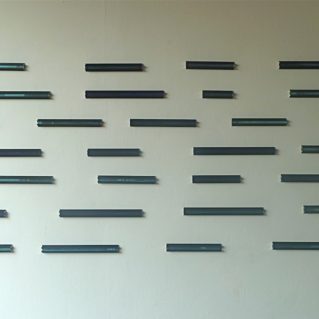 Iler Melioli, Profondità e superficie 2018 Installazione, alluminio verniciato e plexiglas cm 150x74x2