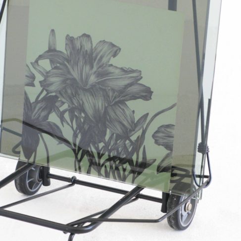 particolare del carrello con disegno