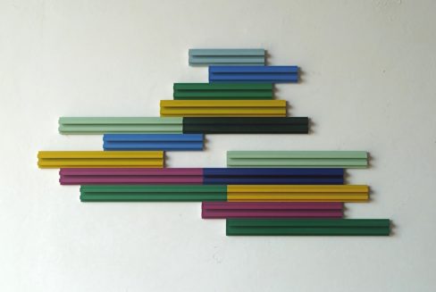 Iler Melioli, Sopra e sotto il livello del mare 2018, Cromoplastico, alluminio e plexiglas cm 85x44x2