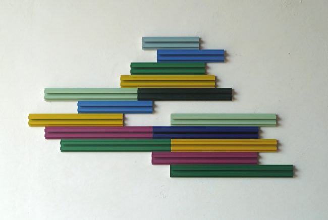 Iler Melioli, Sopra e sotto il livello del mare 2018, Cromoplastico, alluminio e plexiglas cm 85x44x2