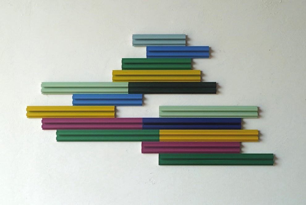 Iler Melioli, Sopra e sotto il livello del mare 2018, Cromoplastico, alluminio e plexiglas cm 85x44x2