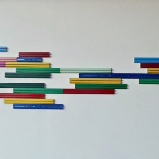 Iler Melioli, Sopra e sotto il livello del mare 2018 Cromoplastico, alluminio verniciato e plexiglas cm 200x56x3