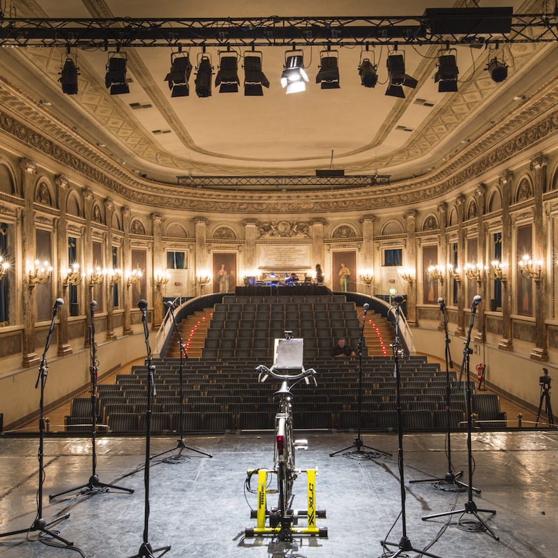 Una caso, Talk Performance di Marzia Migliora drammaturgia di Elena Pugliese, performer: Isidoro Danza e Alberto Salza, produzione: Biennale Democrazia 2015 
