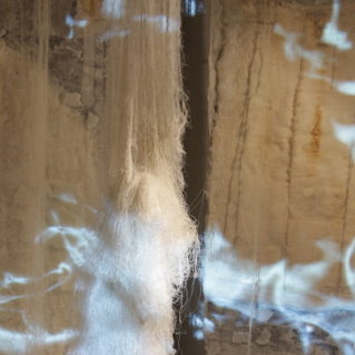Dania Zanotto, Natural Rhythms, 2015, Installazione Site Specific materica-video-sonora, resina, silicone, cera, stoffa, dimensioni: 10 m²