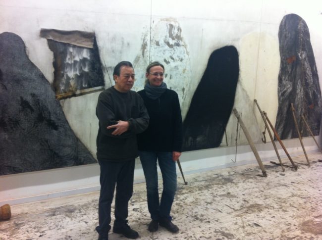 Shang Yang e Maria Yvonne Pugliese nello studio dell'artista, 2016