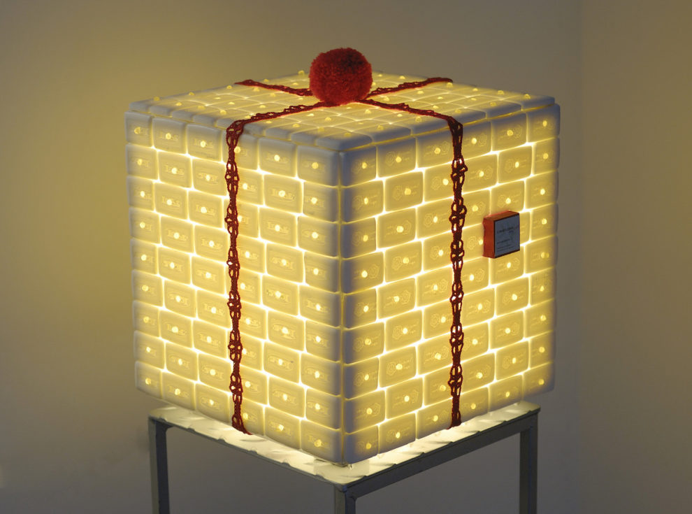 Tamara Repetto, 2008, plexiglas, neon, saponette, psicofarmaci, uncinetto, 35x35x35cm
