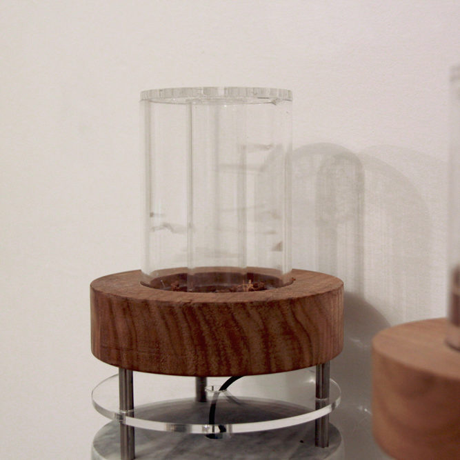 Tamara Repetto, 2013, plexiglas, legno di castagno, corteccia di castagno, marmo, ventole, cavo, circuito, mm126x150 (singolo elemento)