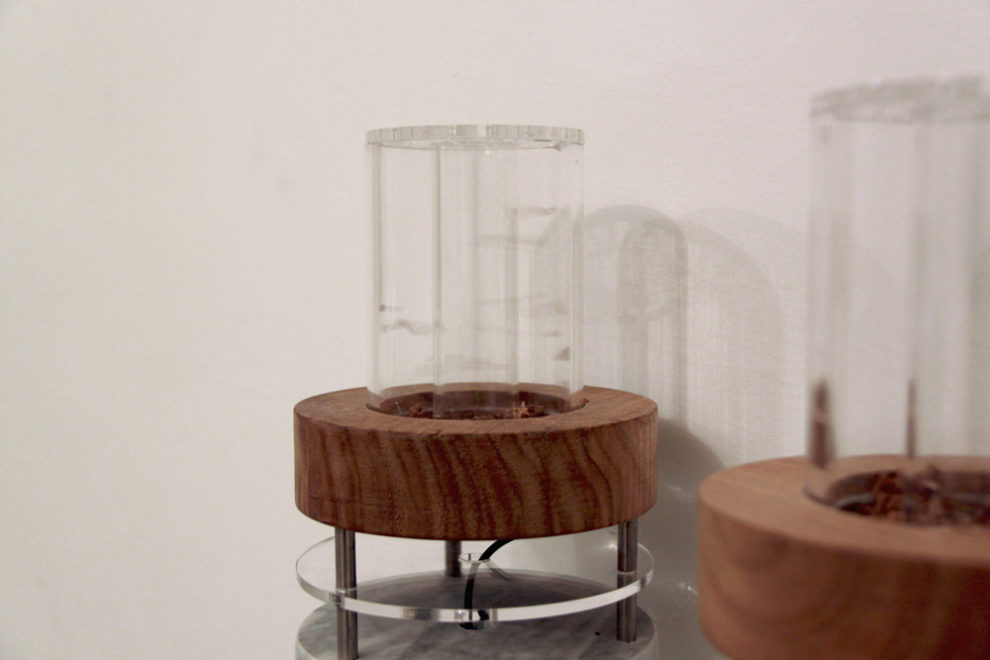 Tamara Repetto, 2013, plexiglas, legno di castagno, corteccia di castagno, marmo, ventole, cavo, circuito, mm126x150 (singolo elemento)