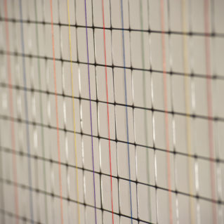 Tamara Repetto, 2019, cialde olfattive, plexiglass, alluminio, fili di seta, 102x79x2cm