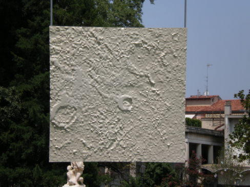 Roberto Mascella, 2009, SEZIONE LUNARE VITRUVIUS-MARALDI, 18°NORD - 33.6° EST DEL SUOLO LUNARE, Pannello in PVC, 120cm x 120cm